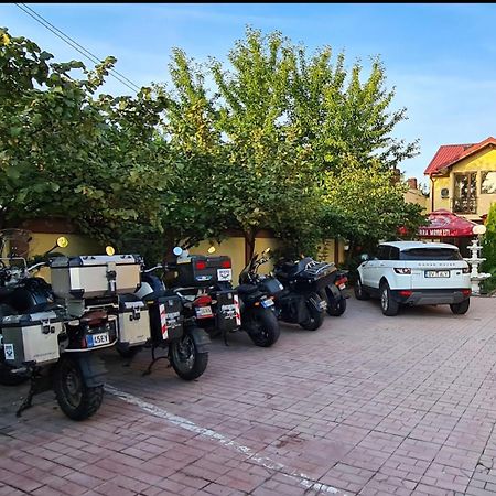 Hotel Sym Ploieşti Exterior foto