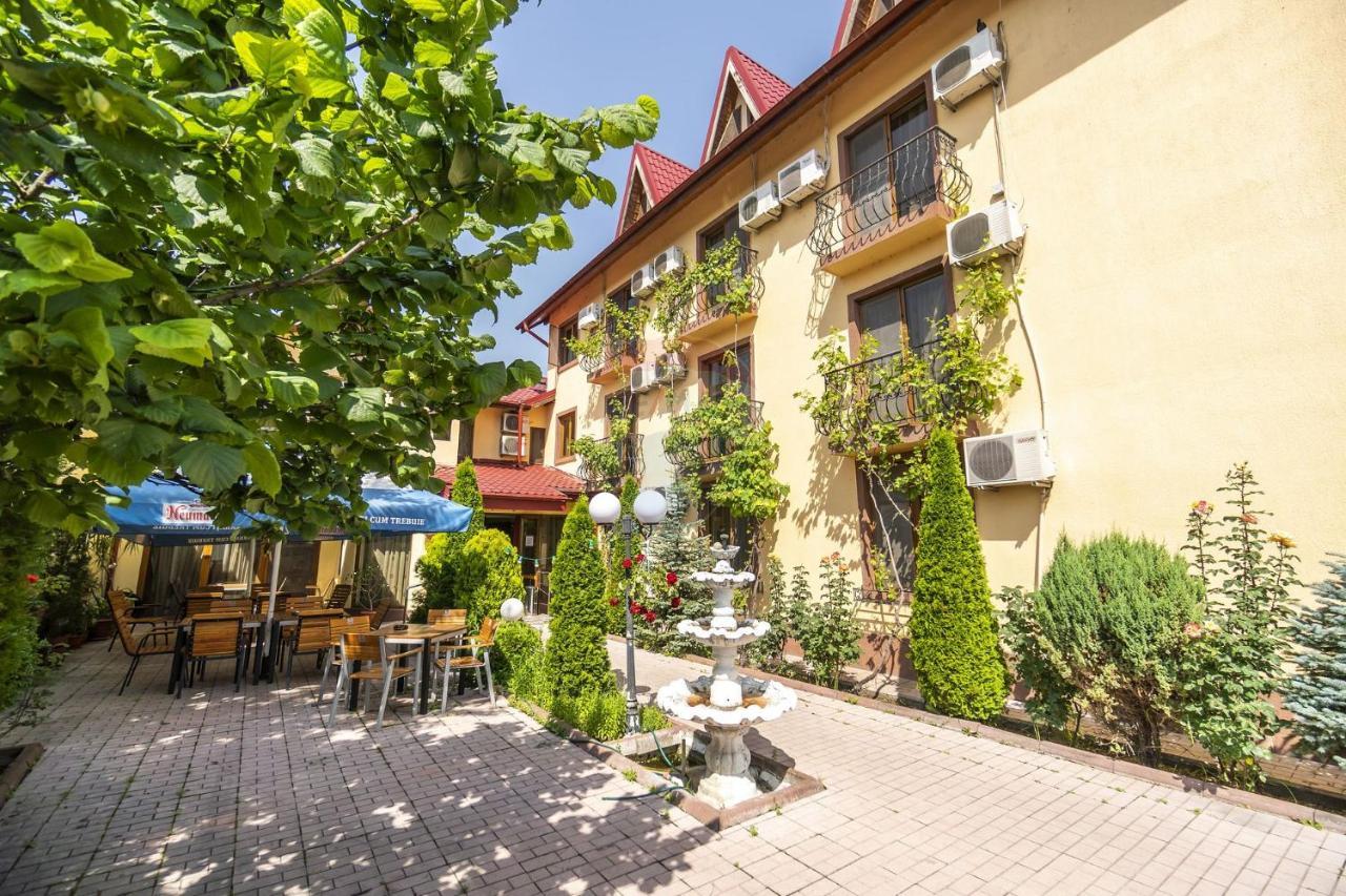 Hotel Sym Ploieşti Exterior foto