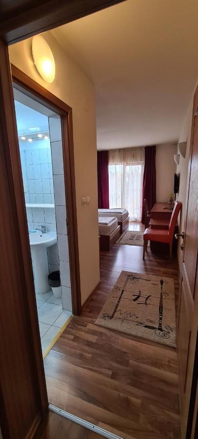 Hotel Sym Ploieşti Exterior foto
